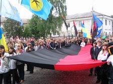 У Луцьку відзначають День героїв. Світлина Володимира Молявчика