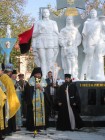 14 жовтня 2008 р. Єпископ Луцький і Волинський Михаїл, інші священнослужителі під час освяти монумента «Синам єдиної України» у с. Маяки Луцького районного деканату.