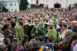 Вихованці центру християнського виховання дітей і молоді в Луцьку вітають Патріарха Київського і всієї Руси-України Філарета під час храмового празника кафедрального собору Святої Трійці. Світлина Леондіа Максимова