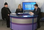 8 квітня 2013 р. Декан кафедрального собору Святої Трійці в Луцьку протоієрей Микола Нецькар (перший зліва) – на передачі «Варто знати!» Волинської державної телерадіокомпанії