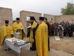Архієпископ Михаїл освячує місце під храм Святителя Миколая Чудотворця в с. Дубова Корчма Горохівського деканату. Світлина Юрія Павлюка