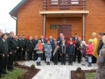 Під час відкриття нової будівлі Добренського лісництва «Камінь-Каширського лісового господарства». Світлина з архіву протоієрея Володимира Мицька