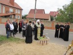 5 жовтня 2013 р. Освята хреста на купол нового храму Преподобного Сергія Послушного в с. Зміїнець Луцького районного деканату. Світлина інформаційної служби єпархії.