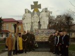 23 березня 2014 р. Біля пам’ятника «Синам єдиної України» в Маяках. Світлина з архіву протоієрея Михайла Бучака