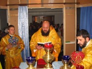 16 листопада 2008 р. Єпископ Луцький і Волинський Михаїл освячує новозбудований храм Різдва Йоана Хрестителя в с. Бахів Ковельського районного деканату. Справа від владики – ковельський районний декан і настоятель парафії протоієрей Іван Бонис. Світлина Данила Зінкевича