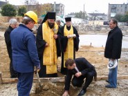 10 жовтня 2008 р. Єпископ Луцький і Волинський Михаїл та ковельський міський декан протоієрей Анатолій Александрук під час освячення місця під будівництво нової поліклініки в Ковелі. Світлина Данила Зінкевича