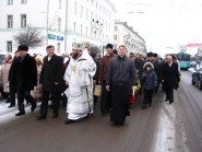 19 січня 2009 р. Луцьк, просп. Волі. Хресний хід від кафедрального собору Святої Трійці до центрального парку на річку Стир, де буде відправлено Велике водосвяття. Зліва біля єпископа Луцького і Волинського Михаїла – луцький міський голова Богдан Шиба. Світлина Сергія Нарольського