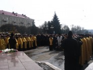 10 березня 2009 р. Панахида перед пам’ятником Тарасові Шевченку. Очолює Богослужіння архієпископ Луцький і Волинський Михаїл. Світлина Данила Зінкевича