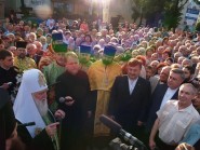 7 червня 2009 р. Слово Патріарха Філарета під час освячення хреста на місці спорудження храму Холмської ікони Божої Матері в луцькому сквері навпроти гімназії № 4 (просп. Волі). Світлина Леоніда Максимова