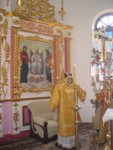 Архієпископ Михаїл освячує запрестольну ікону в храмі с. Городище Луцького райдеканату