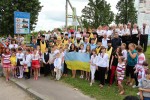 13 червня 2014 р. Біля поклонного хреста при в'зді на територію України в Устилузі. Світлина інформаційної служби єпархії